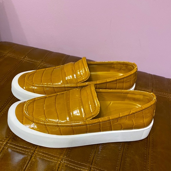 NWOT Vince Ghita Women’s Shoes Dark Gold/Tan Leather 8M - Picture 3 of 9